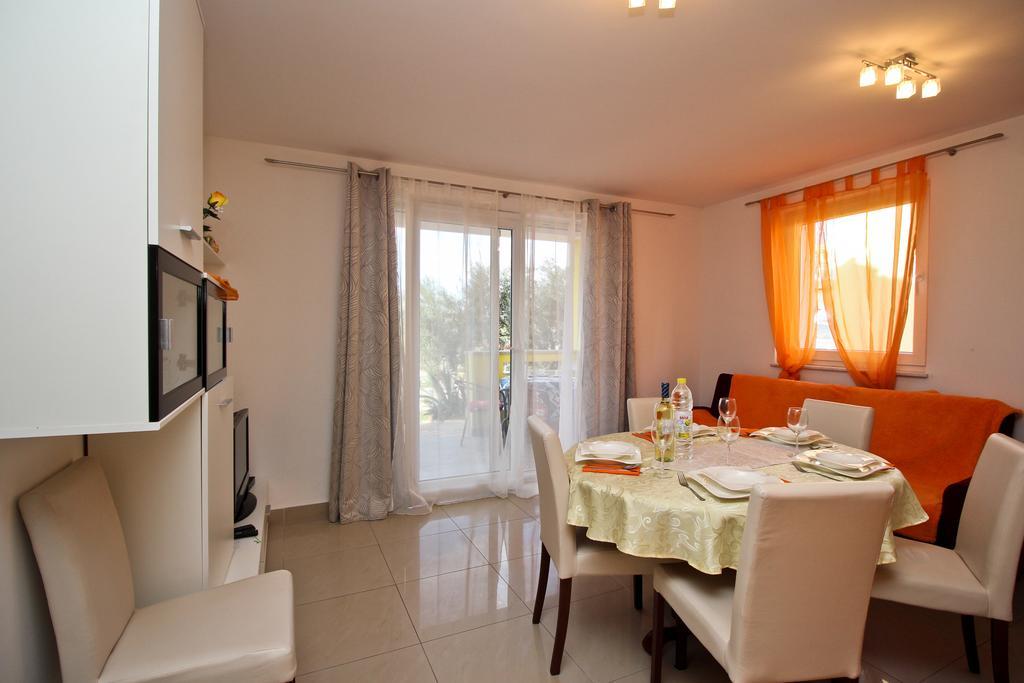 Apartments Koritnik Punat Bilik gambar