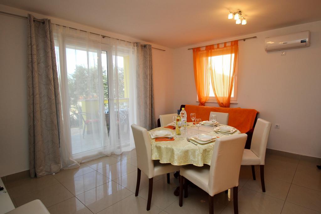 Apartments Koritnik Punat Bilik gambar