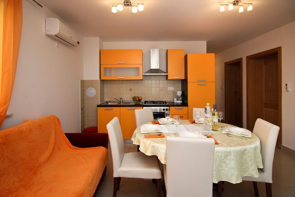 Apartments Koritnik Punat Bilik gambar